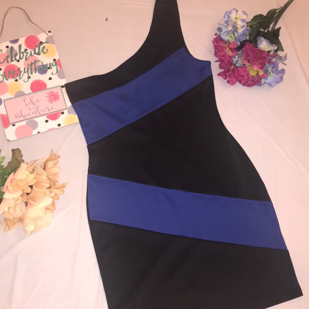 🦋Beautiful One Sleeve Blue and Black Dress🦋